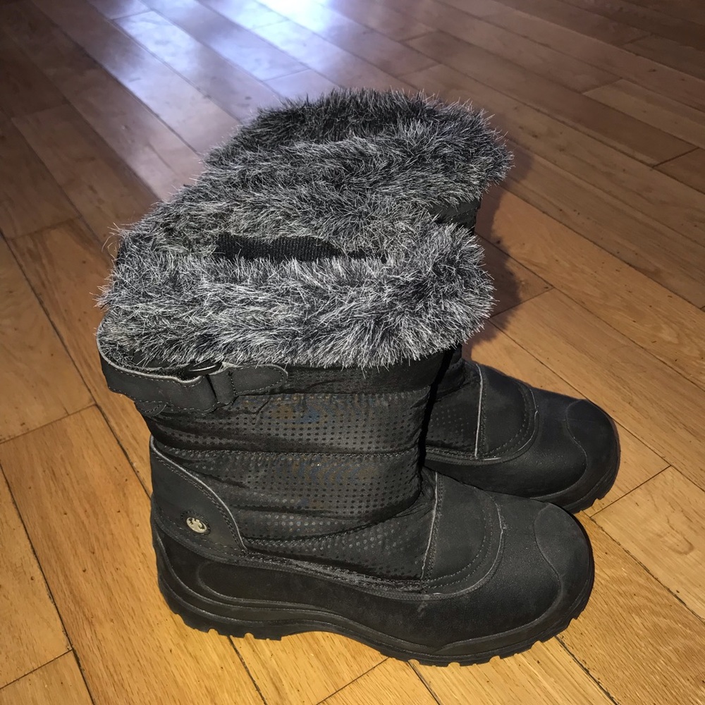 Snow boots